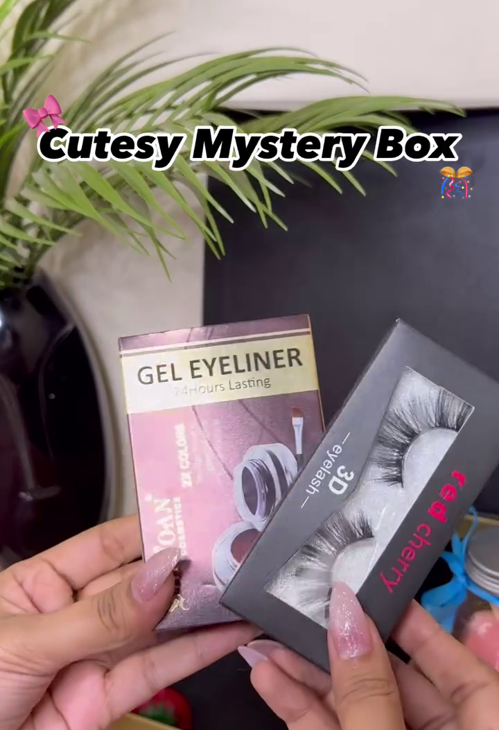 Cutesy Glam Mystery Makeup Box SNK SL10 13JAN10