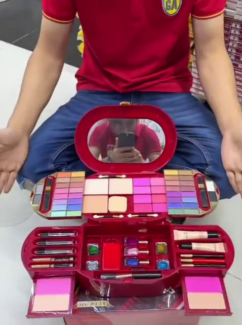 Royal Glam Vanity Makeup Box SNK SL2 13JAN2