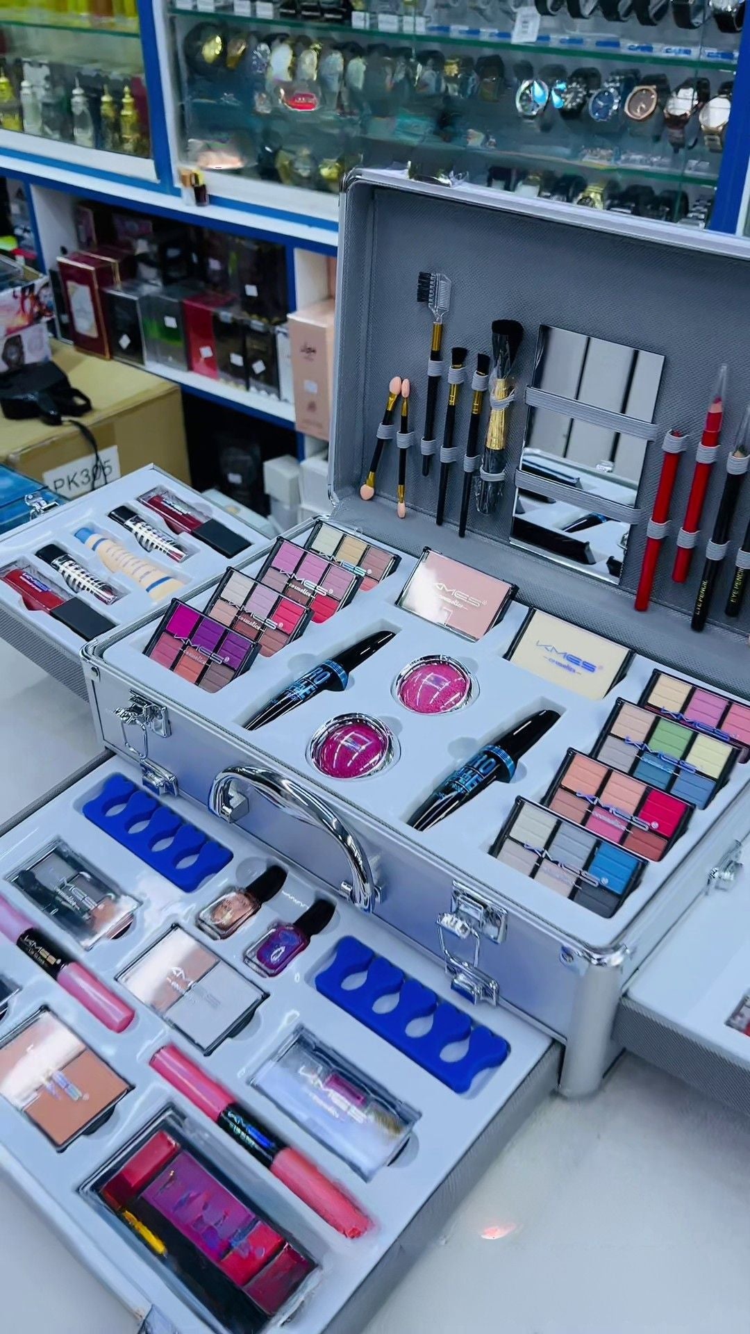 ❄️ Snow Radiance Cosmetic Box