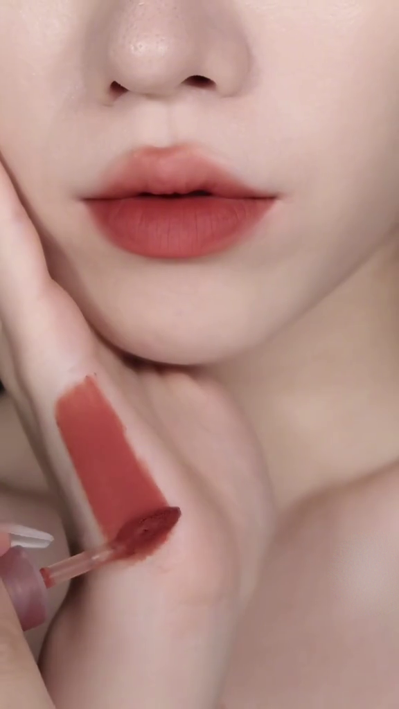 Soft Cocoa Blur Lip Tint SNK SL8 17JAN10
