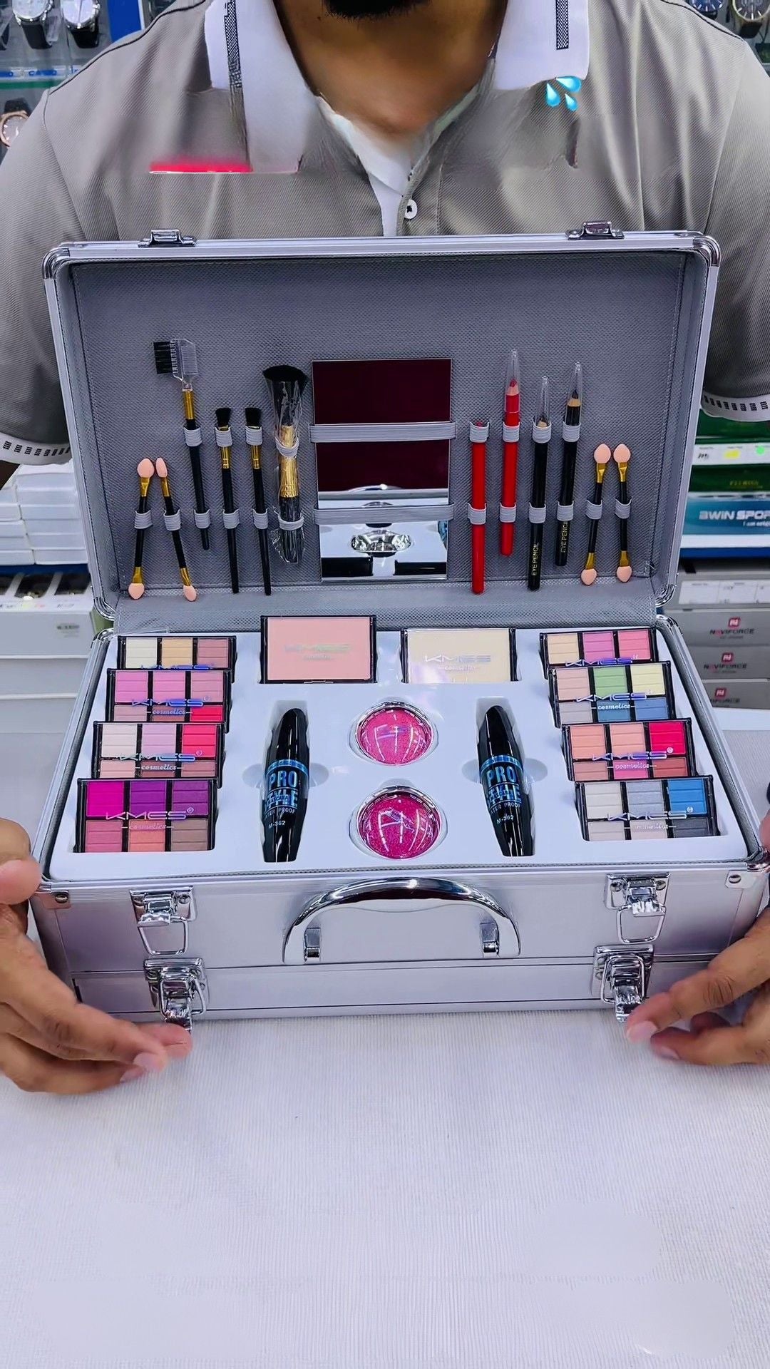 ❄️ Snow Radiance Cosmetic Box