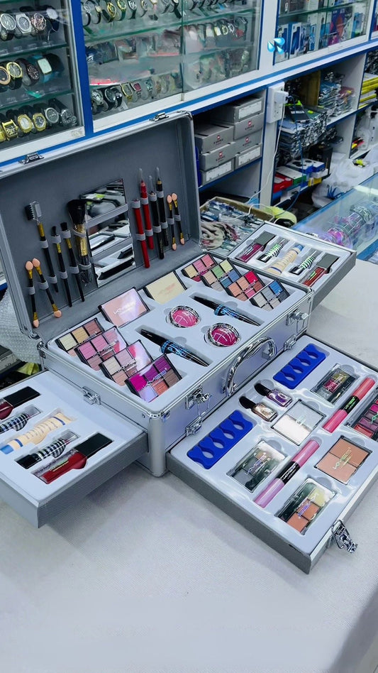 👜 Frost Luxe Travel Makeup Box