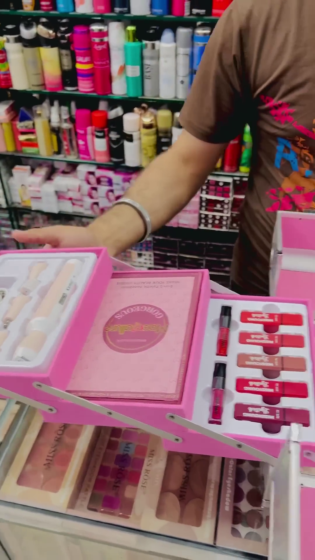 Travelling Makeup Kit with Mirror and Beauty Portable Set ONLY 39/- (5AG4)
