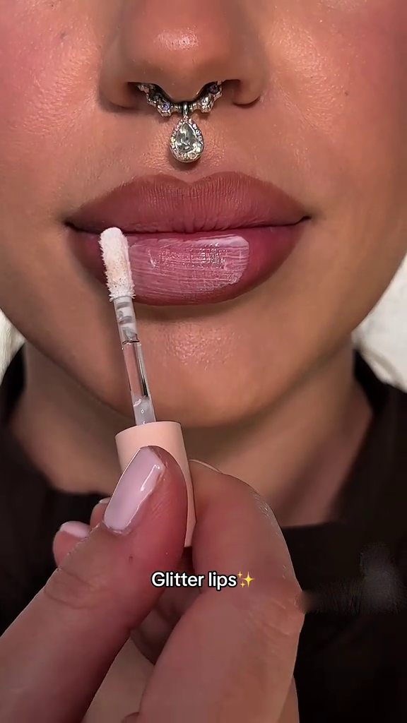 Ruby Spark Glitter Lip Topper SNK SL1 17JAN4