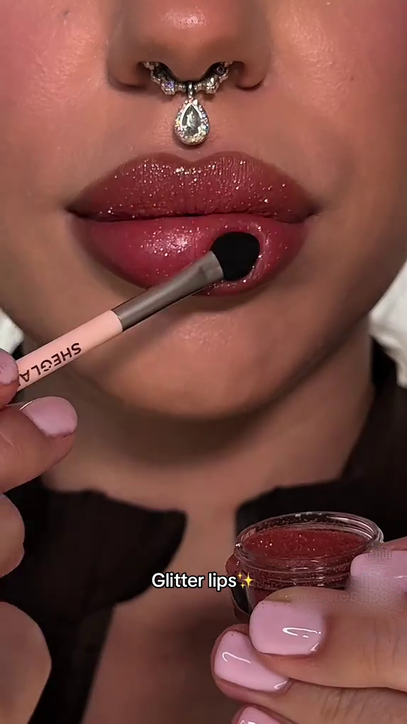 Ruby Spark Glitter Lip Topper SNK SL1 17JAN4
