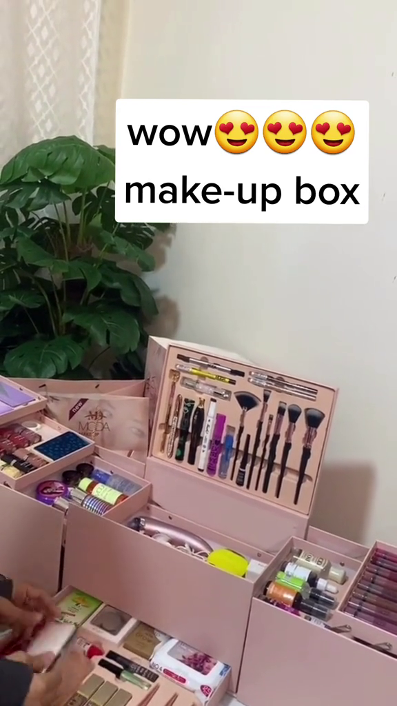 Trendy One Stop Make up Kit with Mirror and Beauty Portable Set Online (13OCT4) 39 pg3