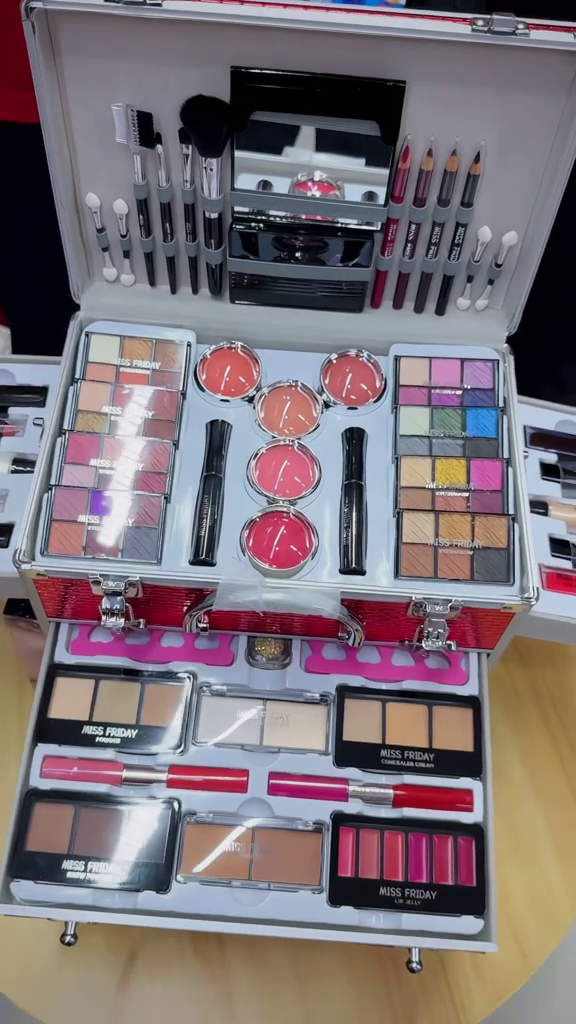 ❄️ Snowfall Beauty Portable Cosmetic Kit