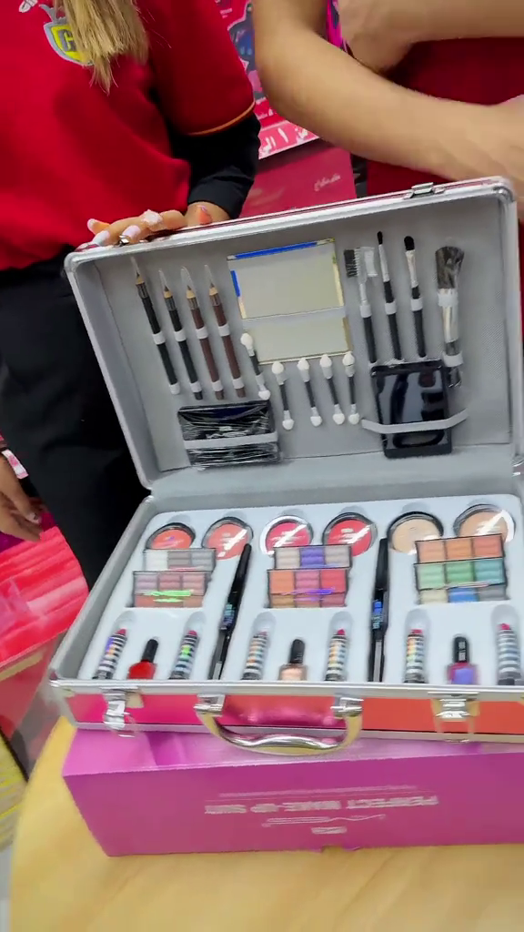 🎀 Travel-Friendly Winter Makeup Kit with Mirror