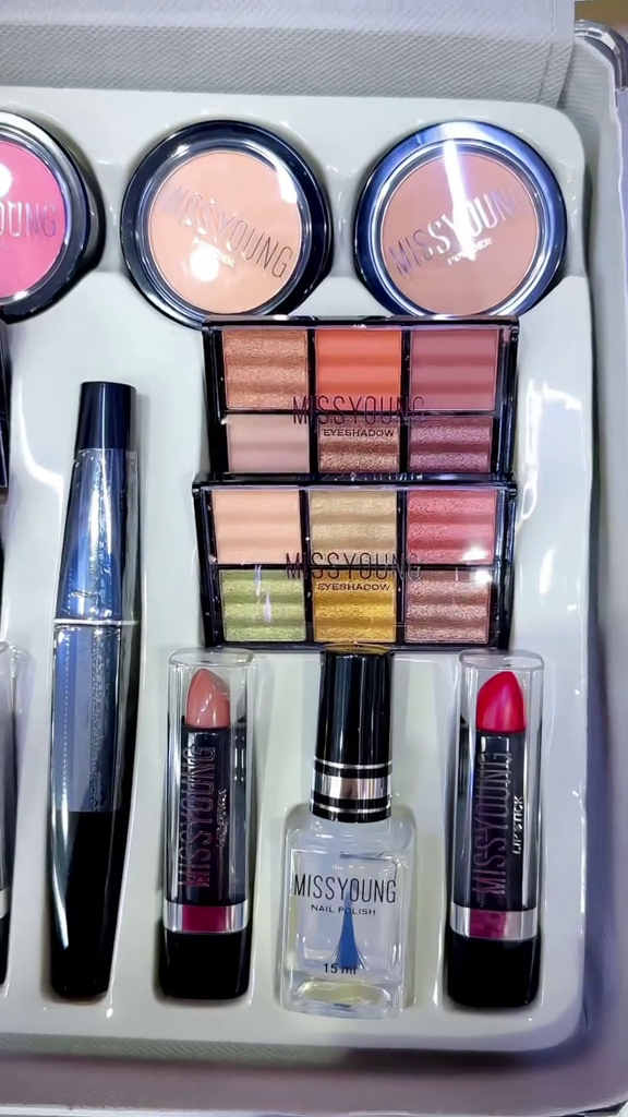 Winter Sale ✨ Stylish Makeup Kit with Mirror – Portable Beauty Set (2dec1) (Copy)