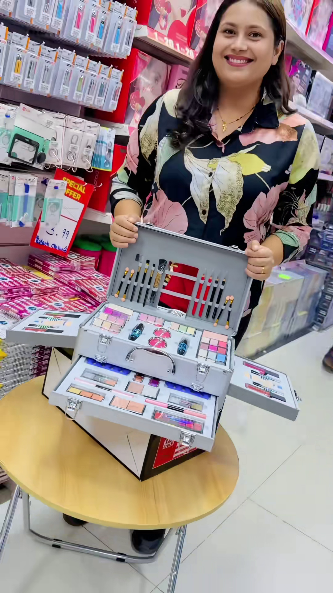 Winter Sale Moving Makeup Kit with Mirror and Beauty Portable Set Online (16SEP1) 39 (Copy1) (Copy)